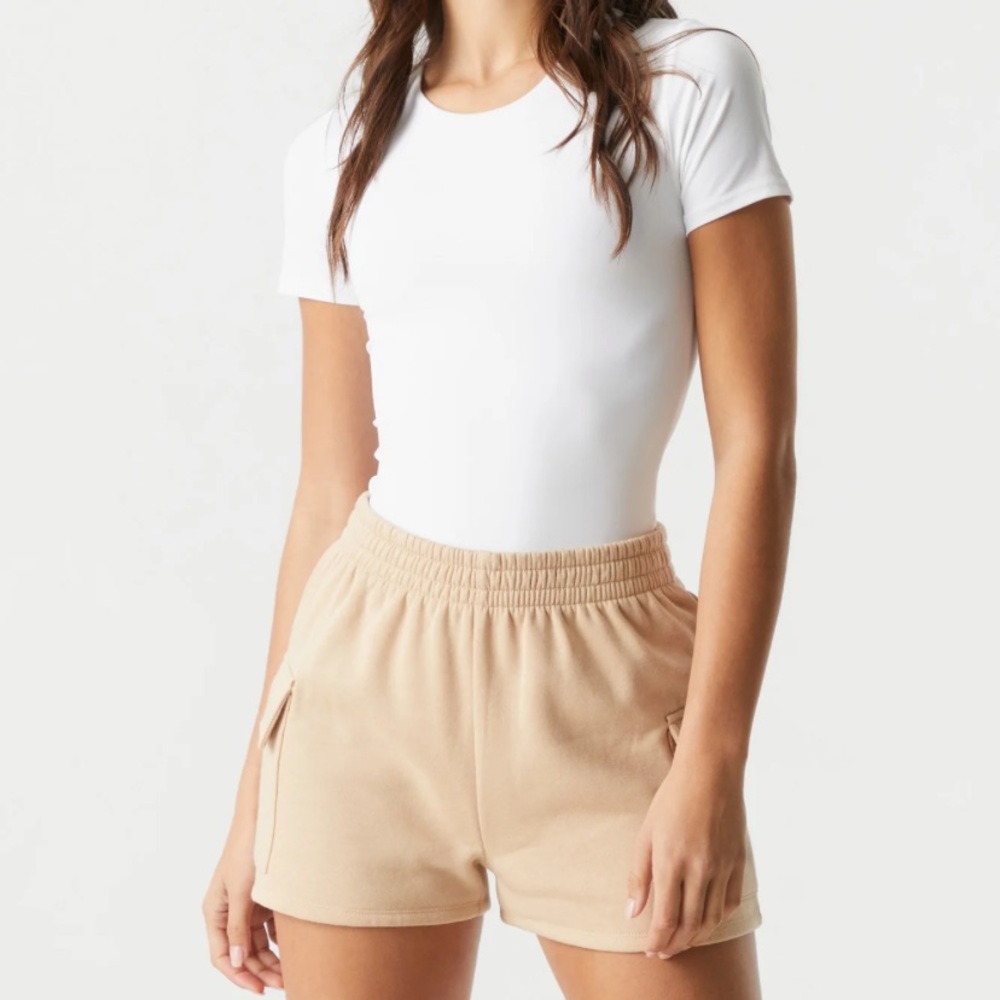 local boutique cream cargo shorts size medium